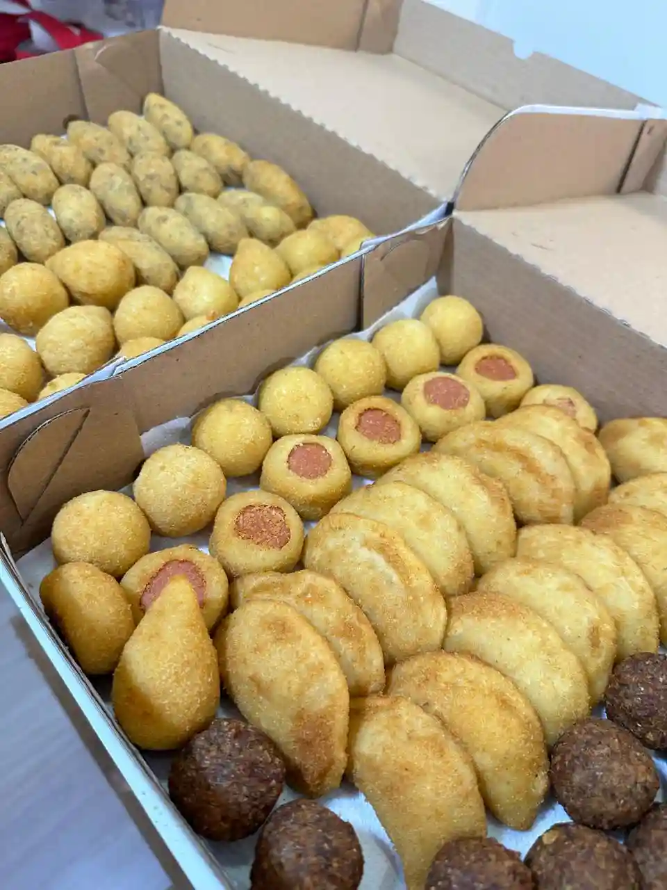 Salgados crocantes feitos com a receita do curso